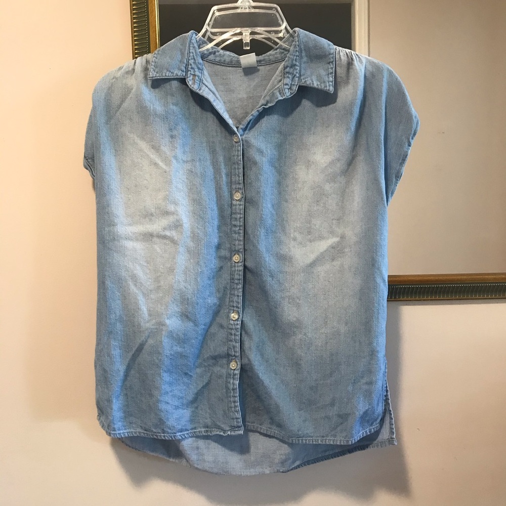 Old Navy • Chambray Short-Sleeve Shirt Size Small